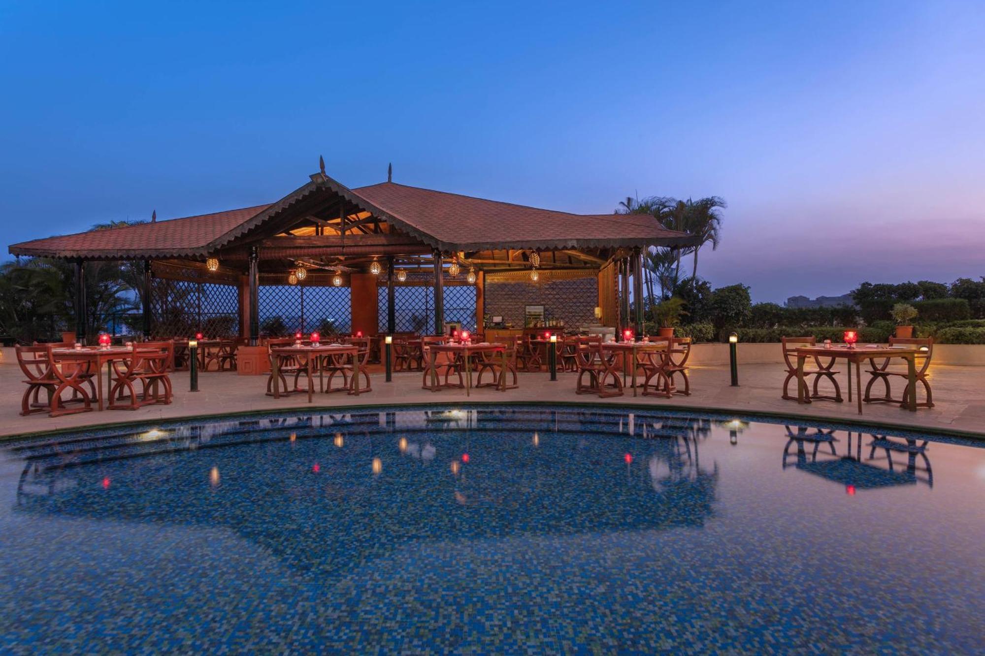 Sheraton Grand Pune Bund Garden Hotel Exterior foto