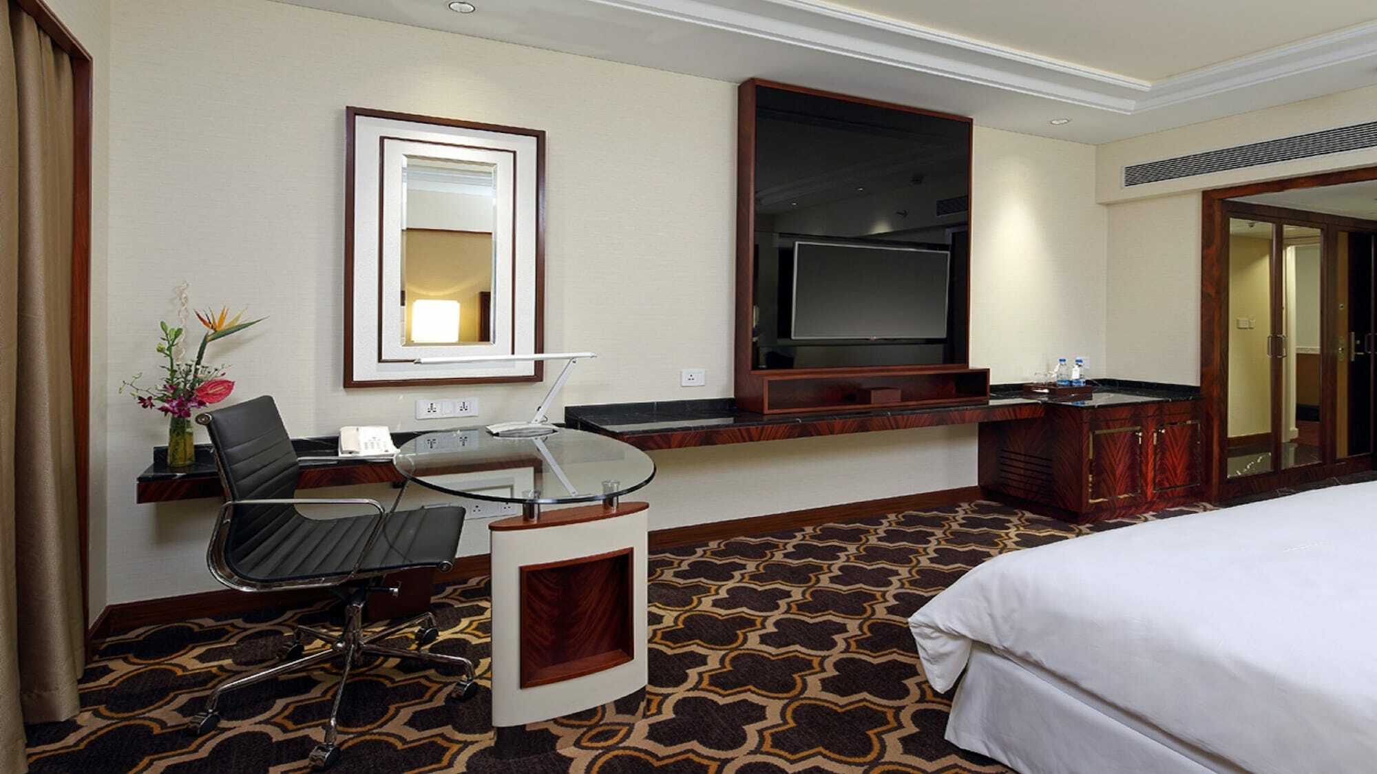 Sheraton Grand Pune Bund Garden Hotel Exterior foto